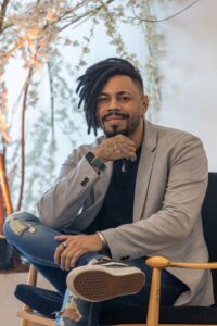 Finalista do Prêmio Jabuti, Rastros de Resistência, de Ale Santos, ganha nova edição, revista e ampliada, pela HarperCollins